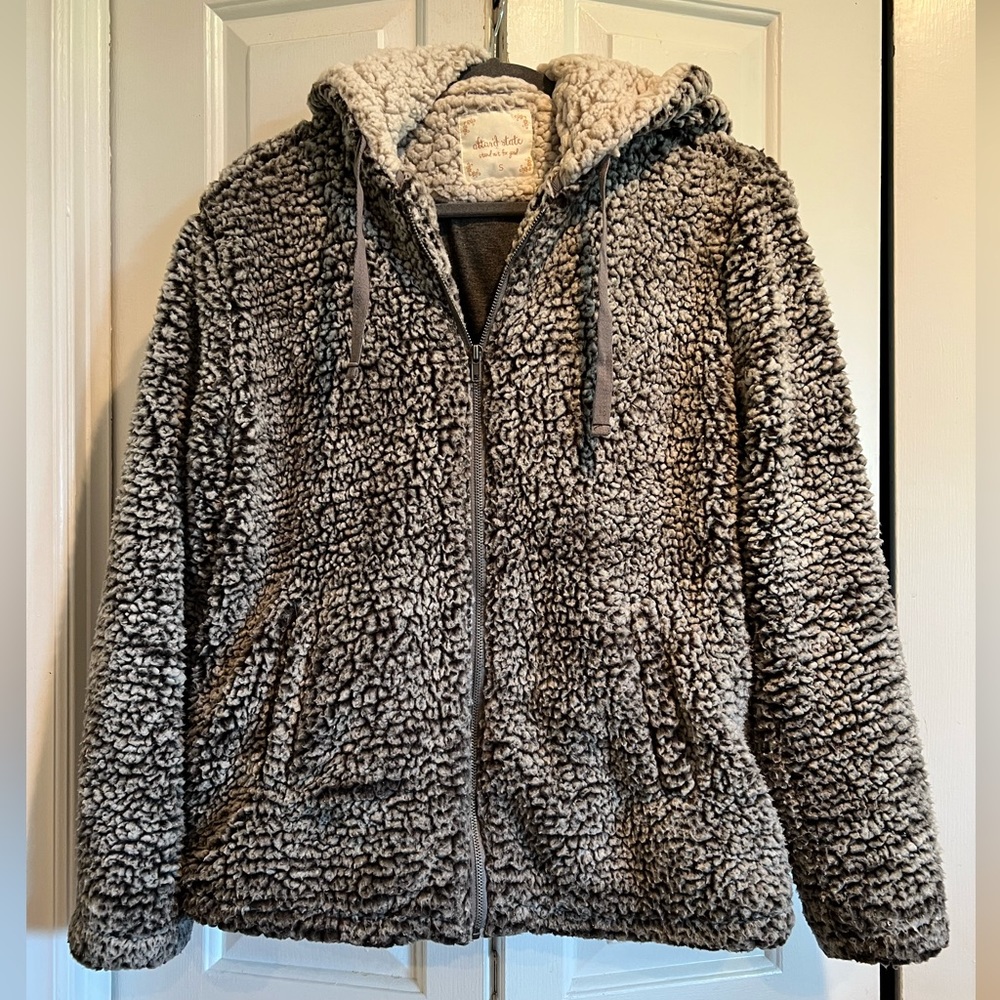 ALTAR’D STATE✨ Gray , ZipUp , Hooded Sherpa Jacket w POCKETS